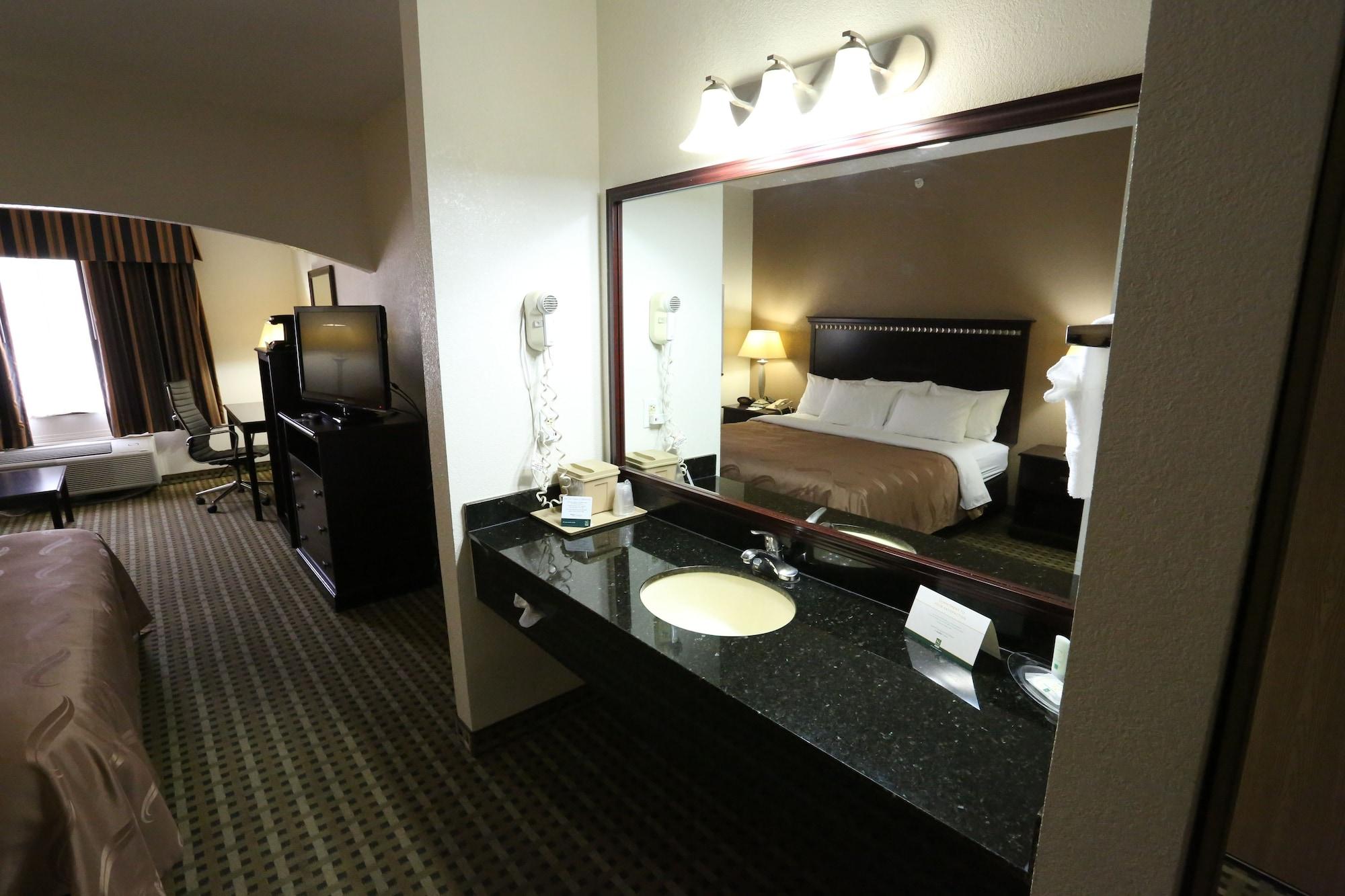 Quality Suites, Ft Worth Burleson Zewnętrze zdjęcie